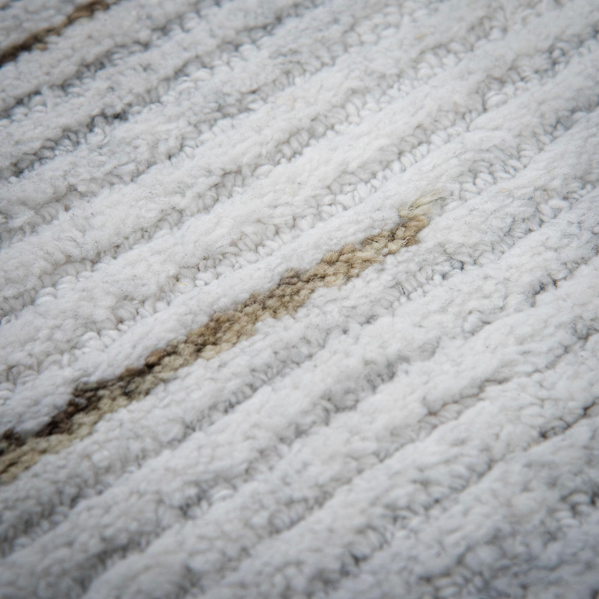 RIZZY Strada Ivory 5' x 8' Area Rug