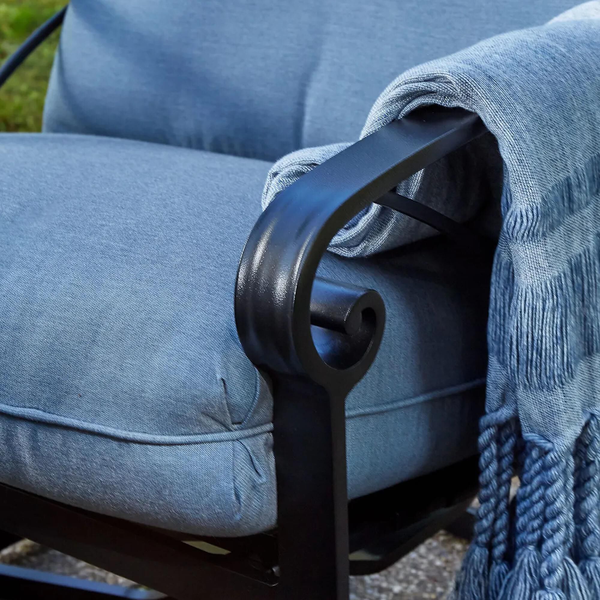 Winston Palazzo Patio Ultra Swivel Tilt Lounge Chair in Spectrum Dove