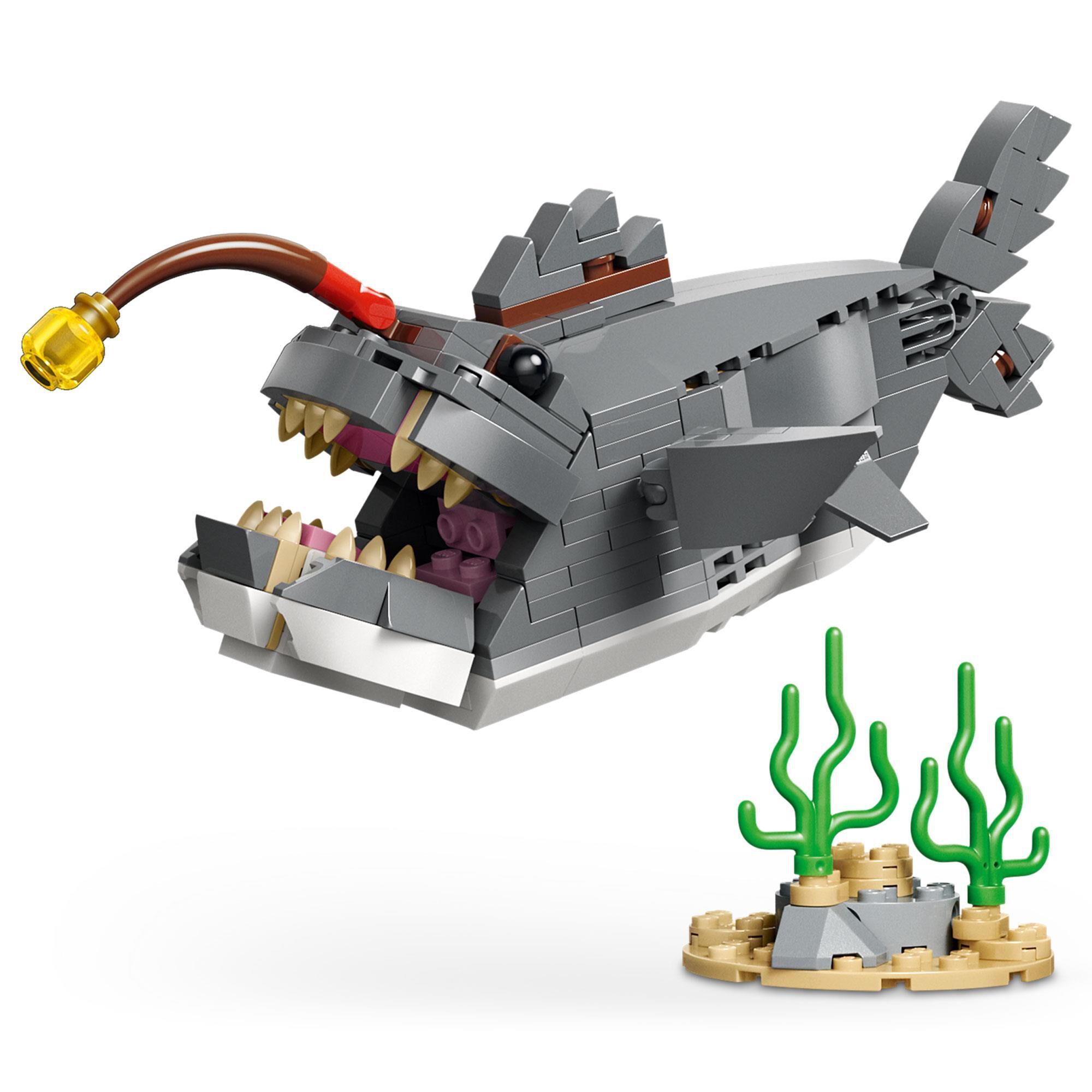 LEGO Creator Fierce Shark with a Treasure Chest Building Set