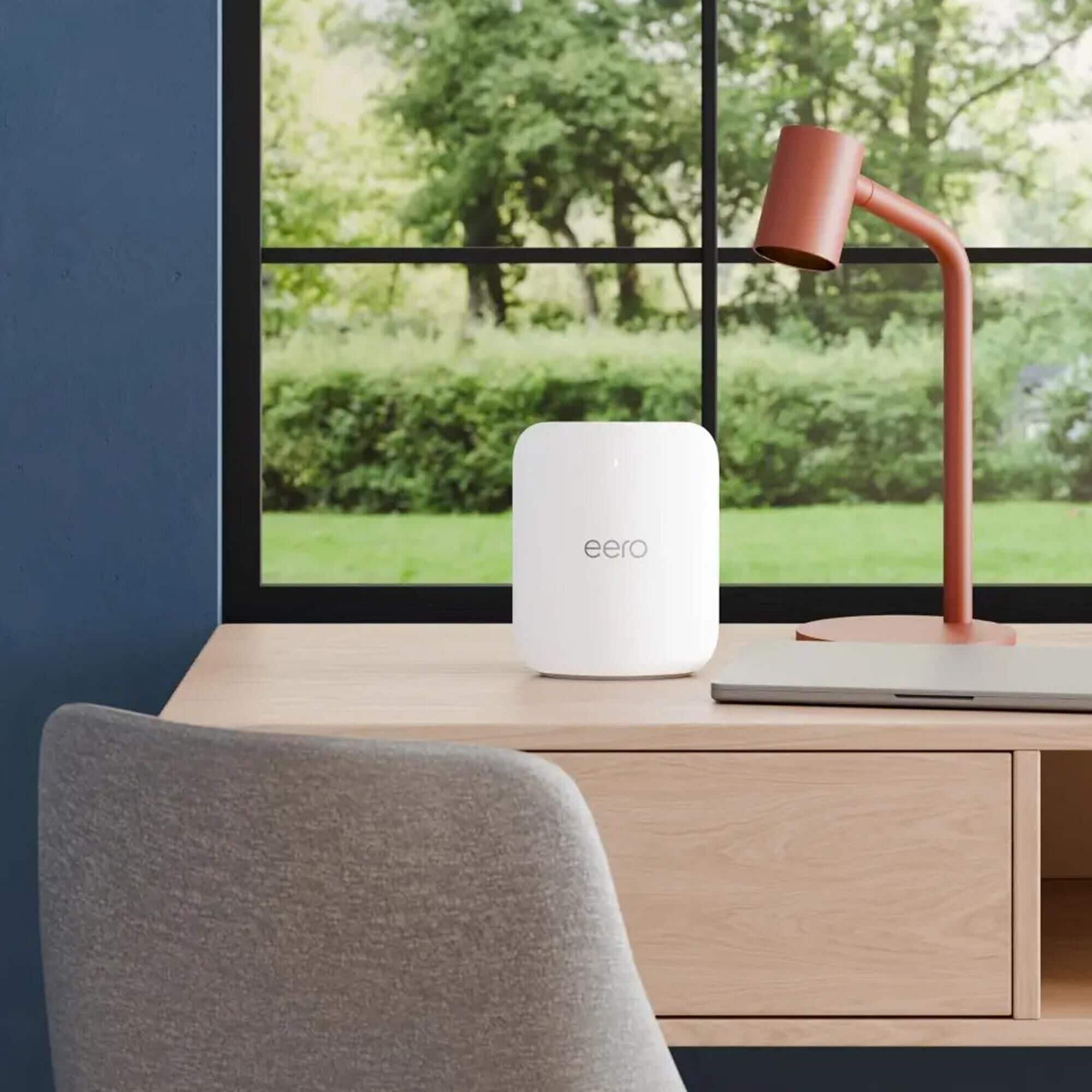 eero Pro 7 Tri-Band Mesh Wi-Fi 7 Router in White (1-Pack)