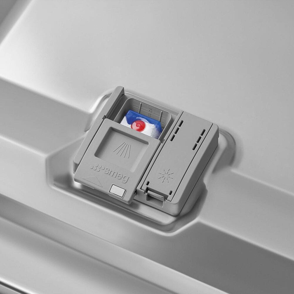 SMEG Retro-Style 24" Built-In Dishwasher in White, , large