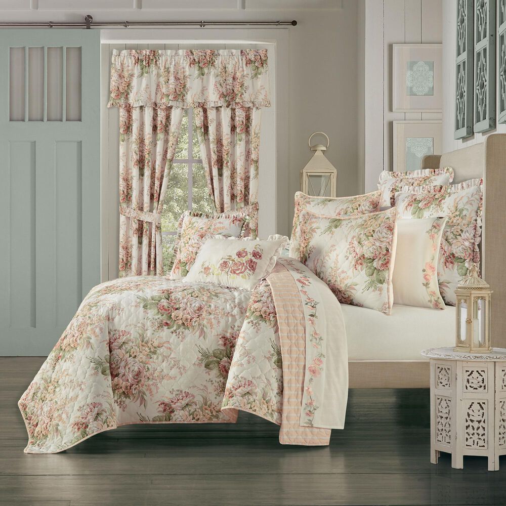 J. Queen New York Estelle 3-Piece Full/Queen Quilt Set in Coral, , large