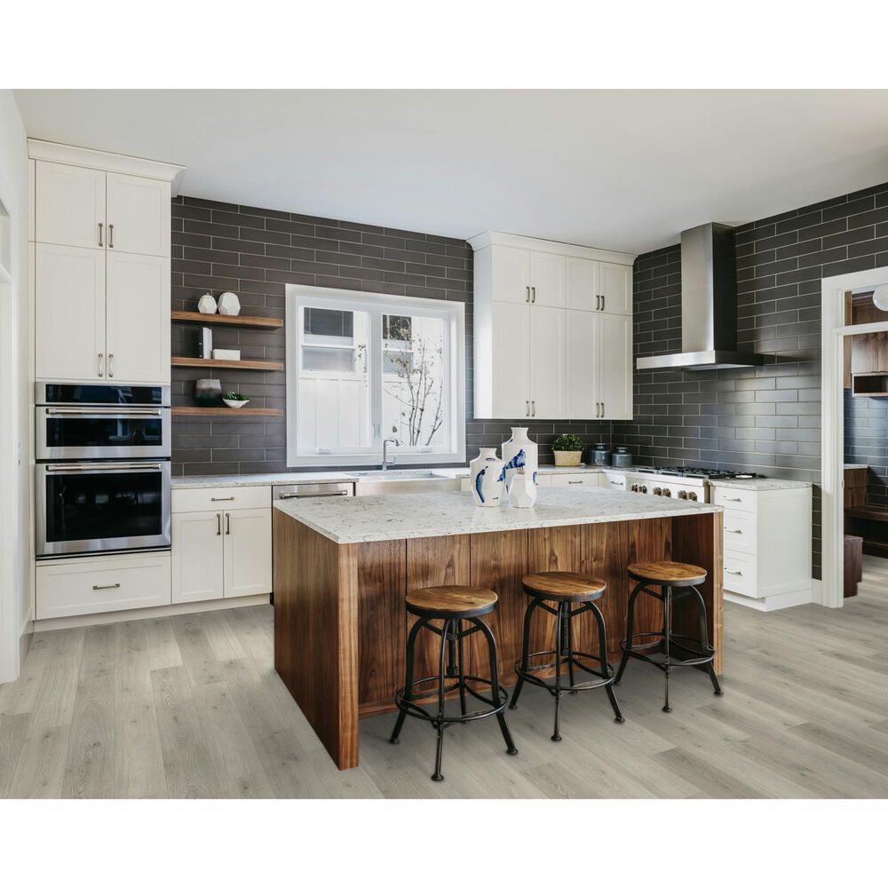 Mohawk Hampton Villa Sunshower Oak 8&quot; x 47&quot; Laminate, , large