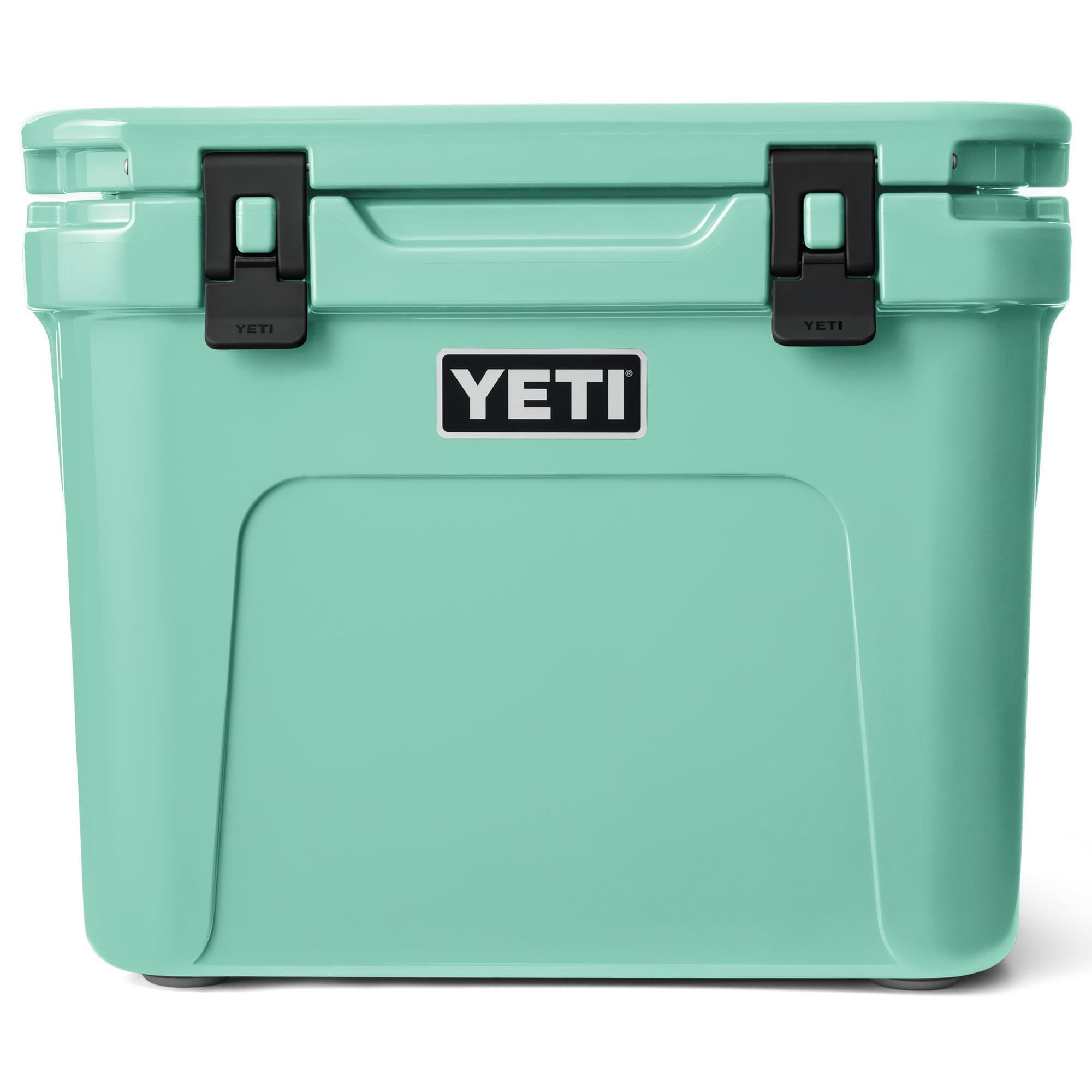 YETI Roadie 32 Wheeled Cooler in Venom