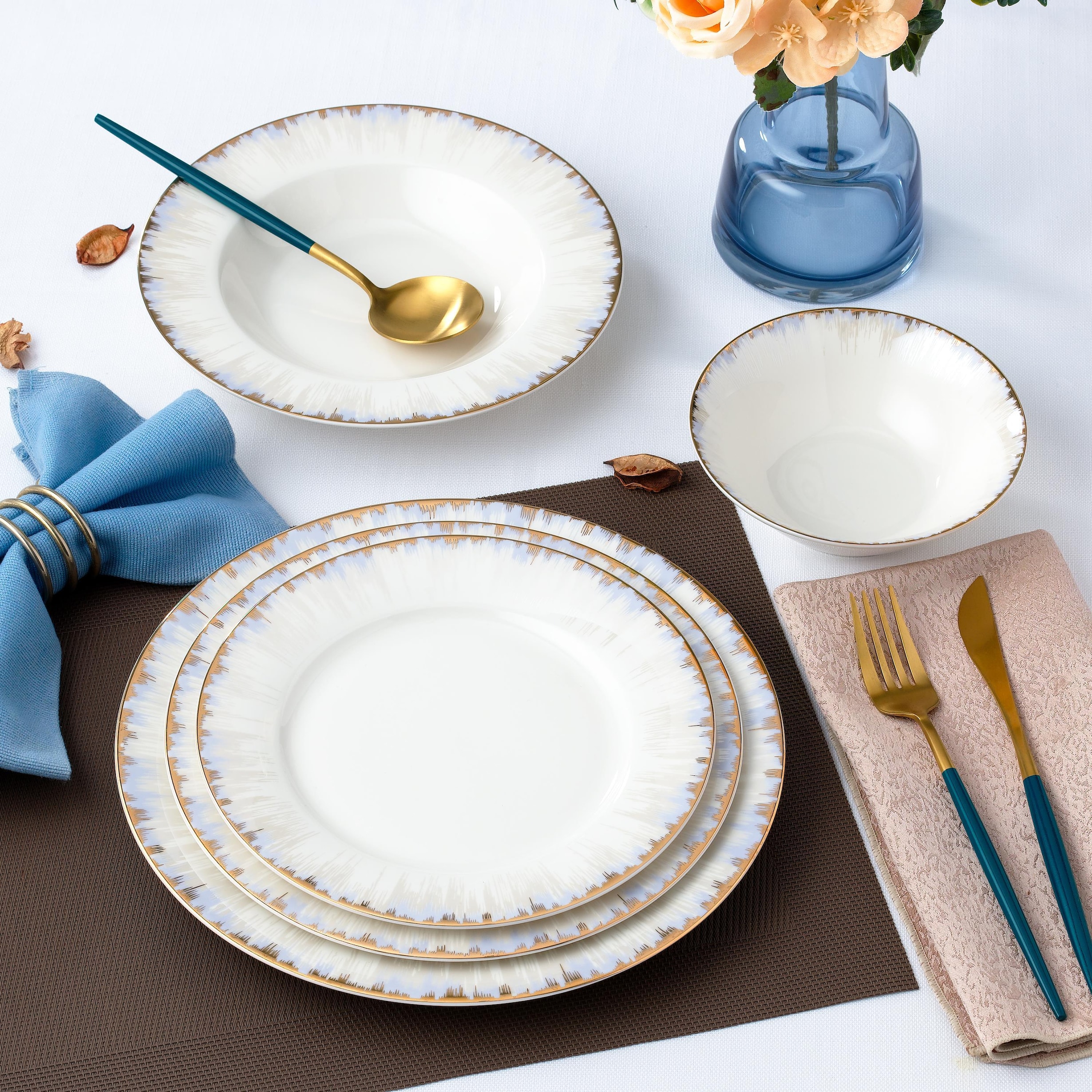 　Bone China Gifts Plus Sophie Bone China 20-Piece Dinnerware Set